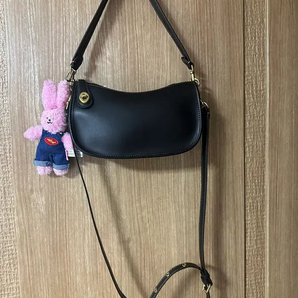 [BUNJANG] Modern Black Leather Shoulder Bag / 모던한 블랙 가죽 숄더백