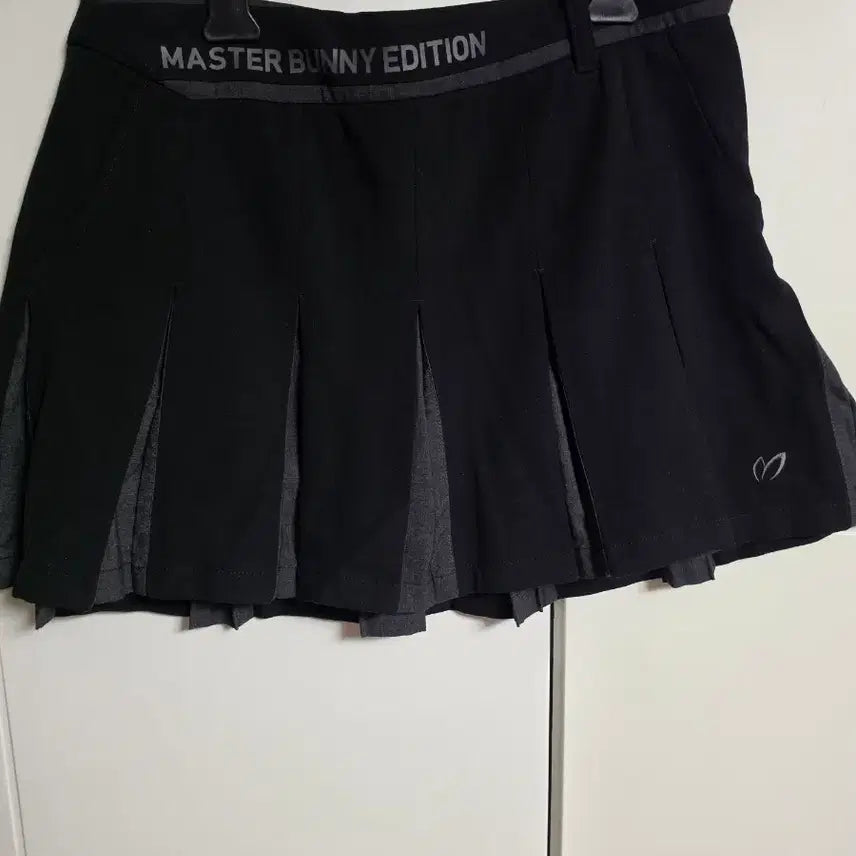 [BUNJANG] Master Bunny Pleated Skirt Black Size 2 / 마스터바니  플리츠 스커트 블랙  2