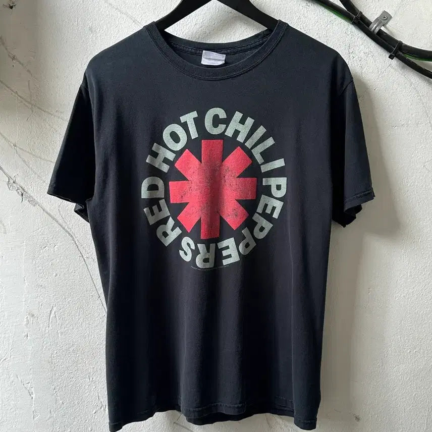 [BUNJANG] Red Hot Chili Peppers 00s Band T-Shirt Mint / [M] 00's OG 레드핫 칠리 페퍼스 티셔츠 빈티지 밴드티 하드페이딩
