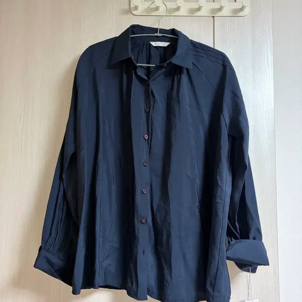 [BUNJANG] Magialook Shoulder Pleats Blouse Navy / 마지아룩 어깨 플리츠 블라우스