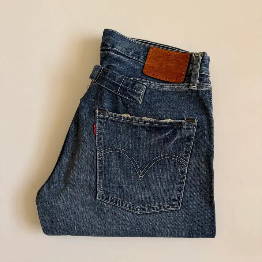 [BUNJANG] Levi's Cinched Back Shorts (OS) / 리바이스 신치백 쇼츠 ( OS )