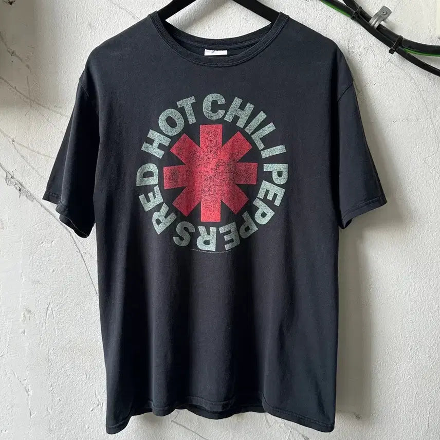 [BUNJANG] 2000s Red Hot Chili Peppers Mint Logo T-Shirt / [M] 00's OG 레드핫 칠리 페퍼스 티셔츠 빈티지 밴드티 민트로고