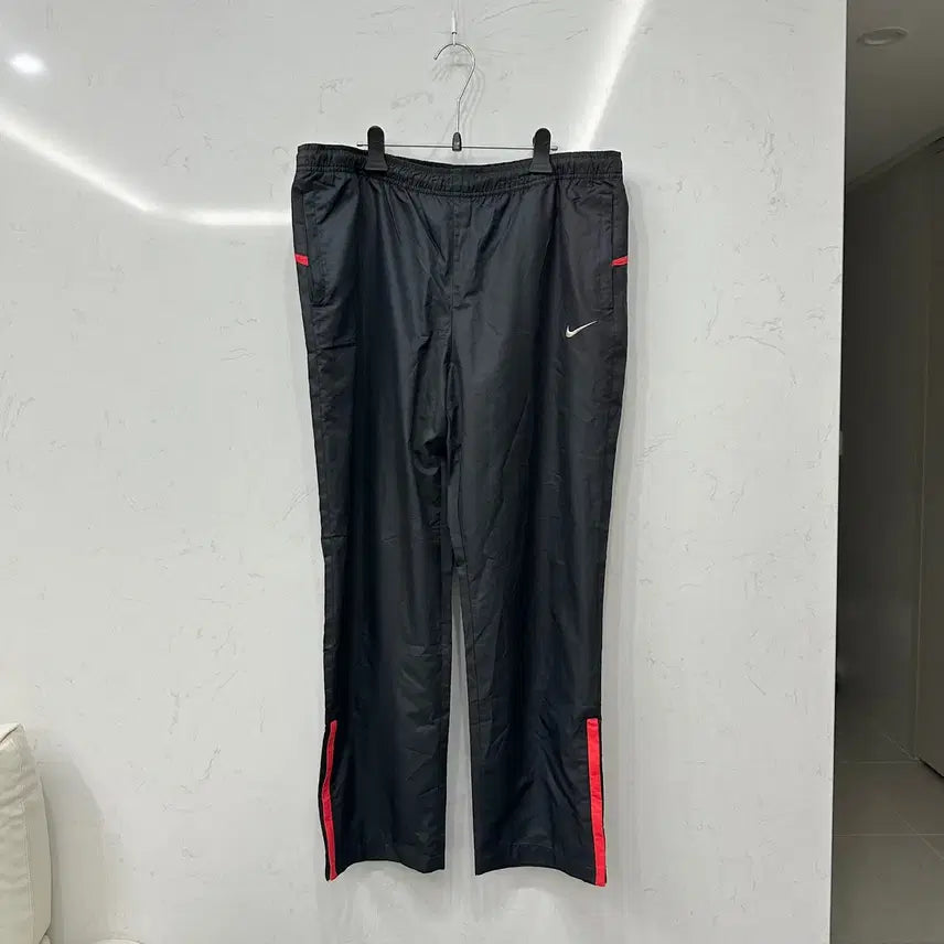 [BUNJANG] Nike 00s Black Red Swoosh Side-Zip Climafit Banding Track Pants XL / 나이키 00s 블랙 레드 스우시 사이드지퍼 클라이마핏 밴딩 트랙팬츠 XL