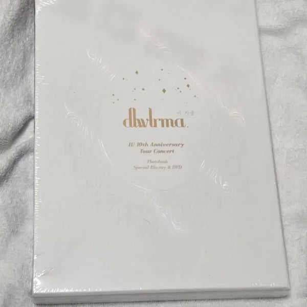 [BUNJANG] IU dlwlrma 10th Anniversary Concert DVD/Blu-ray (Sealed) / 아이유 IU dwlrma 10주년 콘서트 DVD/블루레이 미개봉