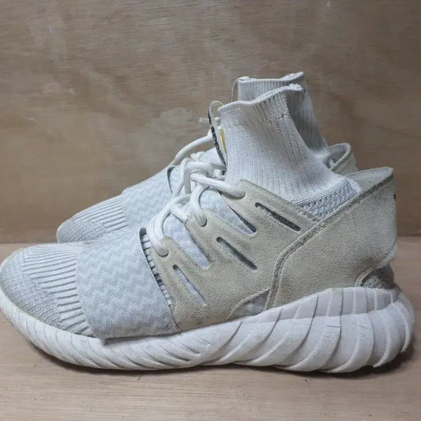 [BUNJANG] Adidas Tubular Doom White Sneakers (Size 260) / 후루룩구제3 260 아디다스 튜블라 둠 화이트 운동화 260820