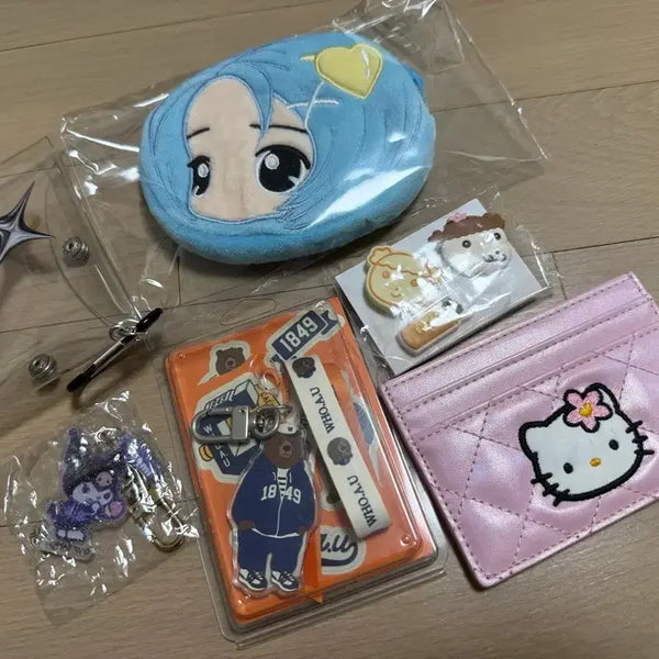[BUNJANG] Hello Kitty 50th Anniversary Quilting Card Holder/Pouch/Keychain/Badge Set / 헬로키티 50주년 퀼팅 카드지갑/인형 파우치/키링/뱃지 세트
