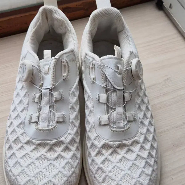 [BUNJANG] White Dial Sneakers (Size 255) / 화이트 스니커즈 다이얼 운동화 255