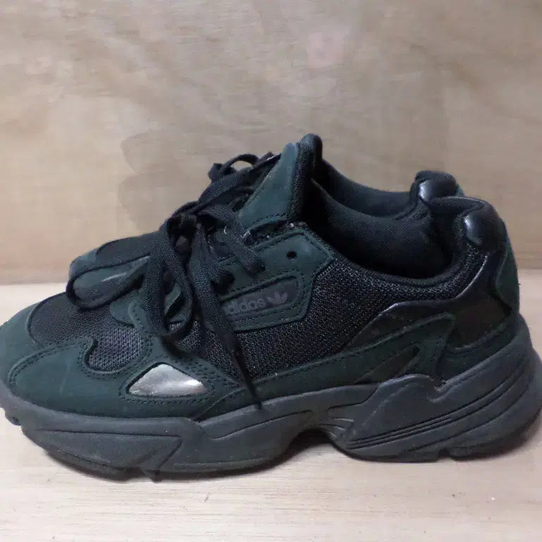 [BUNJANG] Adidas Falcon Triple Black Sneakers / 후루룩구제3 230 아디다스 팔콘 트리플 블랙 운동화 260820