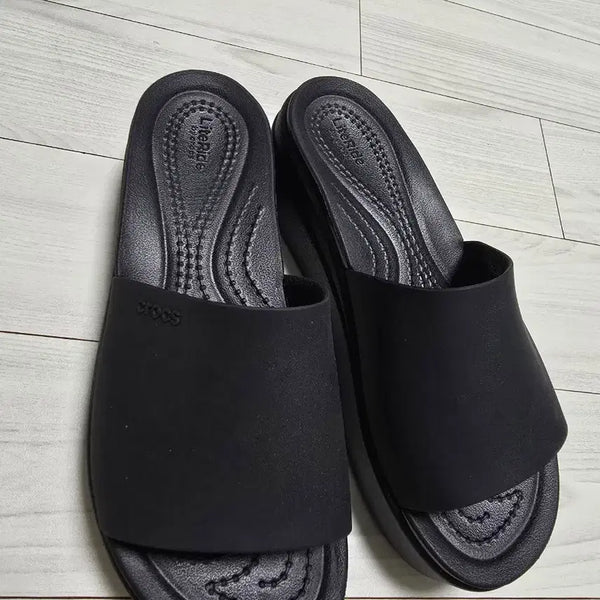 [BUNJANG] Crocs Brooklyn Slide Sandals / 크록스 브루클린 슬라이드 샌들 실내에서 2번신음