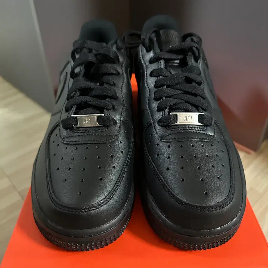 [BUNJANG] Nike Air Force 1 Black 250 / 250) 나이키 에어포스1 블랙 컬러 판매합니다