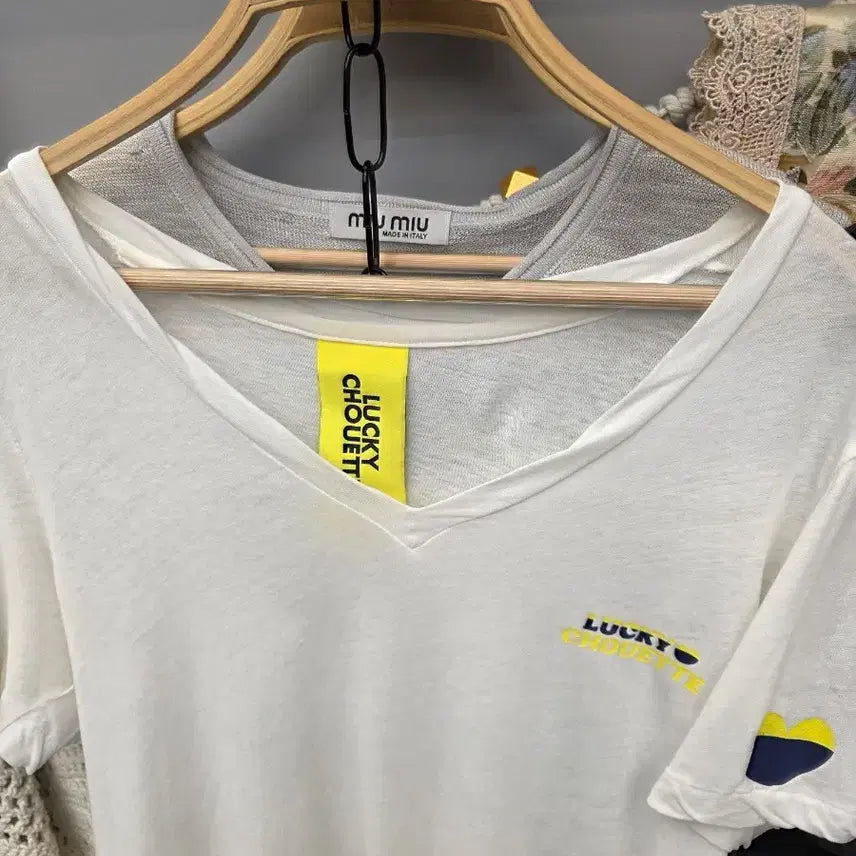[BUNJANG] LUCKY CHOUETTE White V-Neck Cotton T-Shirt Size 36 / 럭키슈에뜨 화이트 V넥 면티 반팔 36