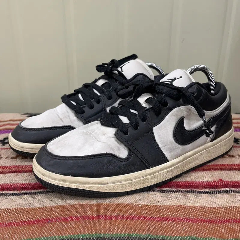 [BUNJANG] Nike Jordan 1 Low SE Sail Black Sneakers / 나이키 조던1 로우 SE 세일 블랙 스니커즈 245 X03326