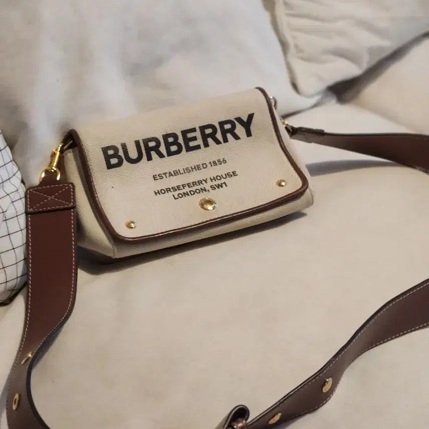 [BUNJANG] Burberry Horseferry Canvas Logo Note Crossbody Bag / 버버리 호스페리 캔버스 로고 노트 크로스백