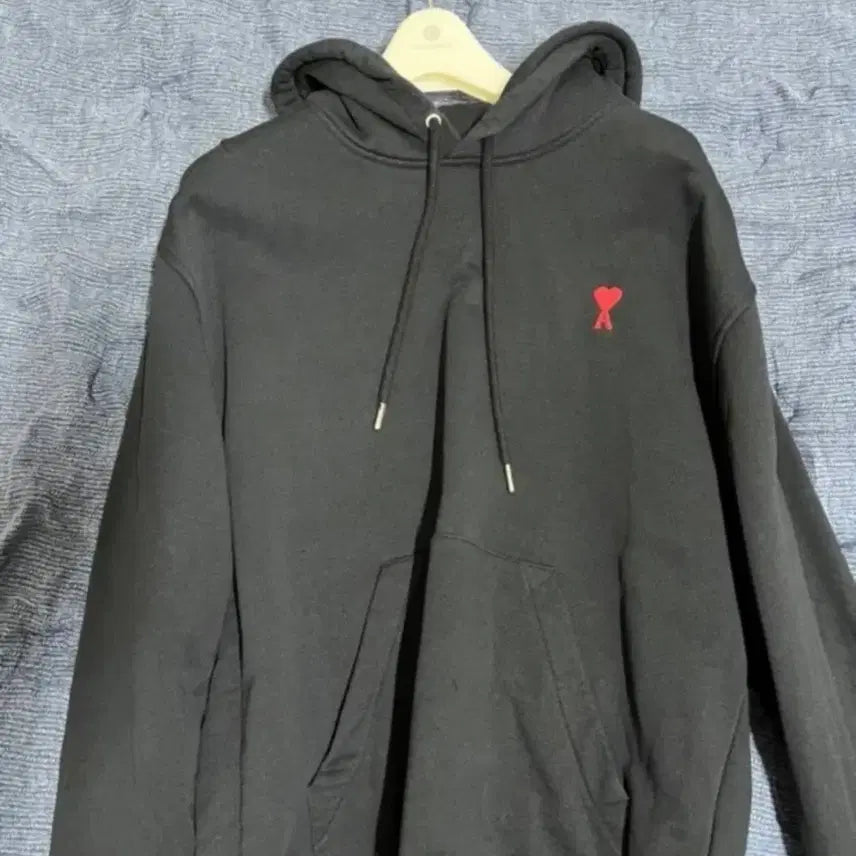 [BUNJANG] AMI Heart Logo Hoodie Black / 아미 하트 로고 후드티 블랙