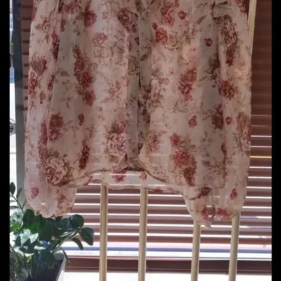 [BUNJANG] Floral Pattern Chiffon Blouse / 플로럴 패턴 쉬폰 블라우스