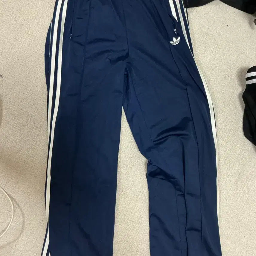 [BUNJANG] Adidas Firebird Loose Track Pants Night Indigo Off White / (W) 아디다스 파이어버드 루즈 트랙 팬츠 나이트 인디고 오프 화이트 - KR 사이즈