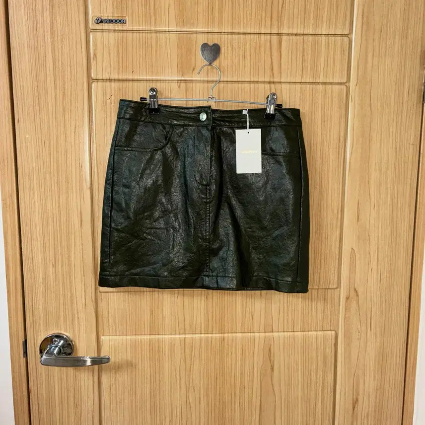 [BUNJANG] Sophisticate Green Leather Mini Skirt / Sophisticate green leather sk
