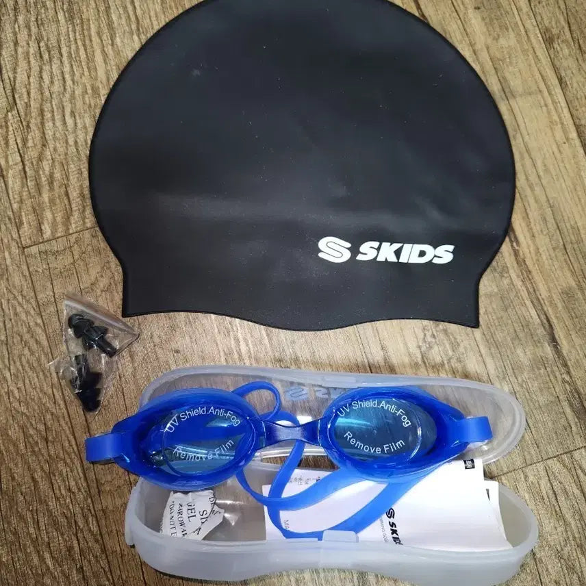 [BUNJANG] SKIDS Adult Swimming Cap, Goggles, and Earplugs Set / 새것) SKIDS 수영모자 + 수경 세트 성인용