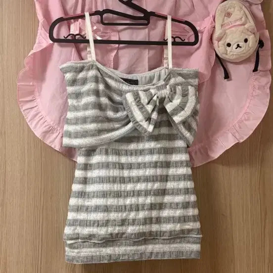 [BUNJANG] Tralalala Ribbon Striped Off-Shoulder Top / 트랄라라 리본 단가라 오프숄더 무채색 히메갸루