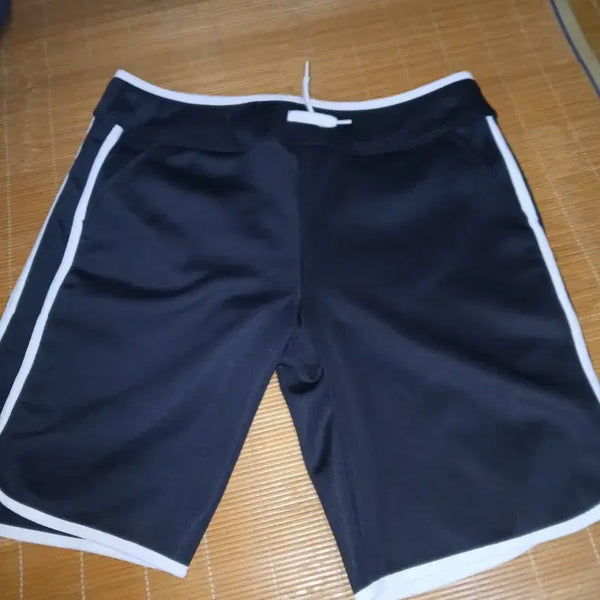 [BUNJANG] Black Training Shorts with White Accents (Size L) / 검정색 트레이닝 반바지 흰색 배색L