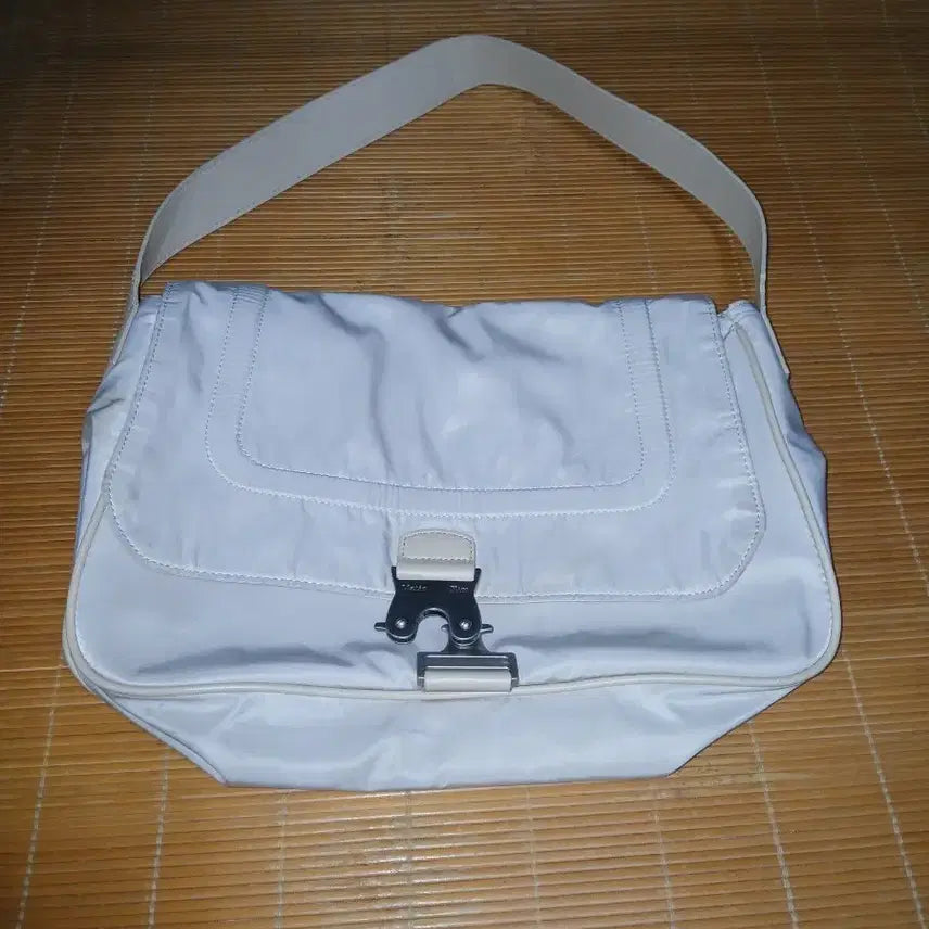 [BUNJANG] ALYX 2019 Rollercoaster Buckle Shoulder Bag White / ALYX 2019 롤러코스터 버클 숄더백 화이트35-20높이고급천소재백