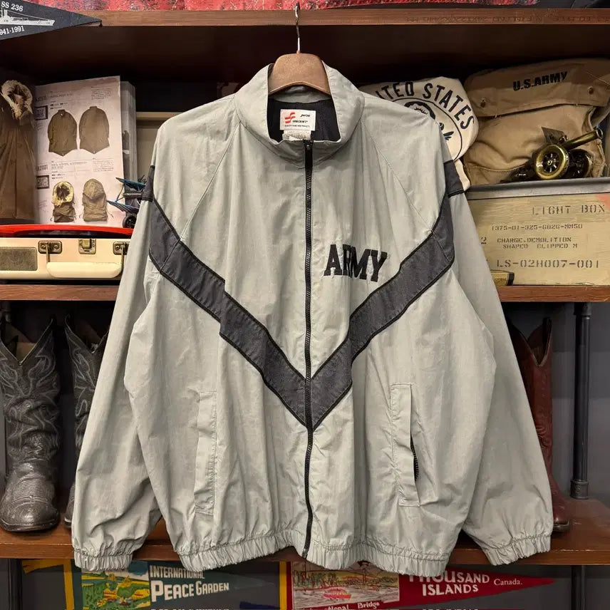 [BUNJANG] U.S. Army IPFU Original Training Windbreaker Jacket / 오리지널 밀리터리 U.S ARMY IPFU 트레이닝 윈드브레이커 N2365