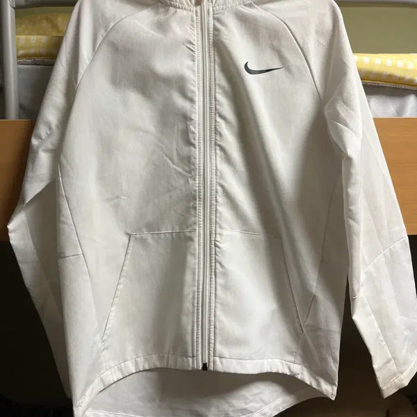 [BUNJANG] Nike White Windbreaker Jacket / 나이키 흰색 바람막이