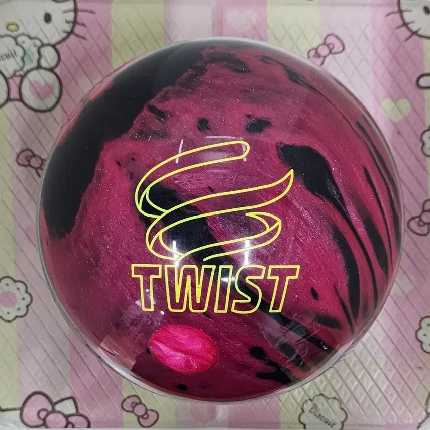 [BUNJANG] Brunswick Twist Bowling Ball, Black/Pink, 13 lbs, Used / [중고 볼링공] 브런스윅 공인구 트위스트 블랙/핑크 13파운드