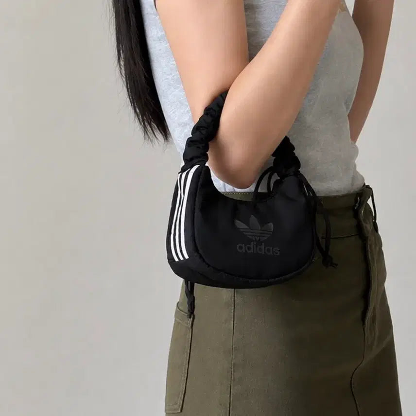 [BUNJANG] Adidas Three-Stripes Shirring Shoulder Bag Black Mini / 아디다스 삼선 셔링 숄더백 블랙 미니