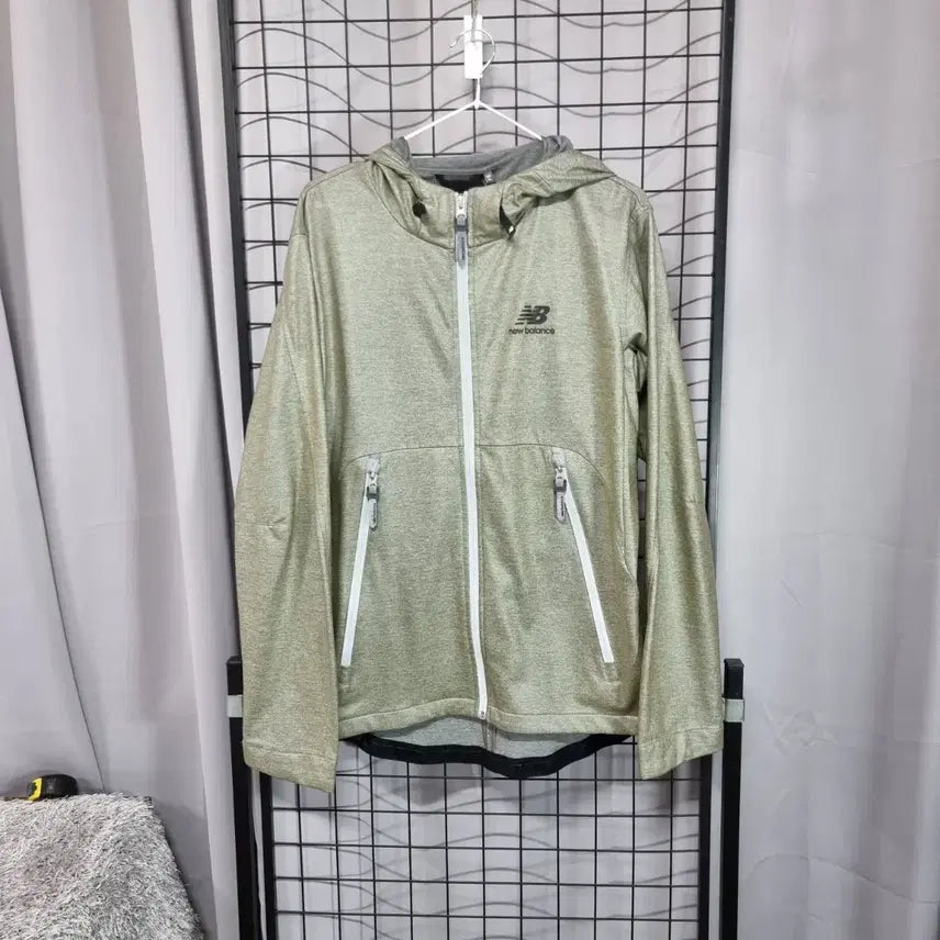[BUNJANG] New Balance Hooded Zip-Up Jacket with Laminated Coating / 뉴발란스 후드 집업 자켓 라미코팅 방풍 방수 바람막이 105 XL