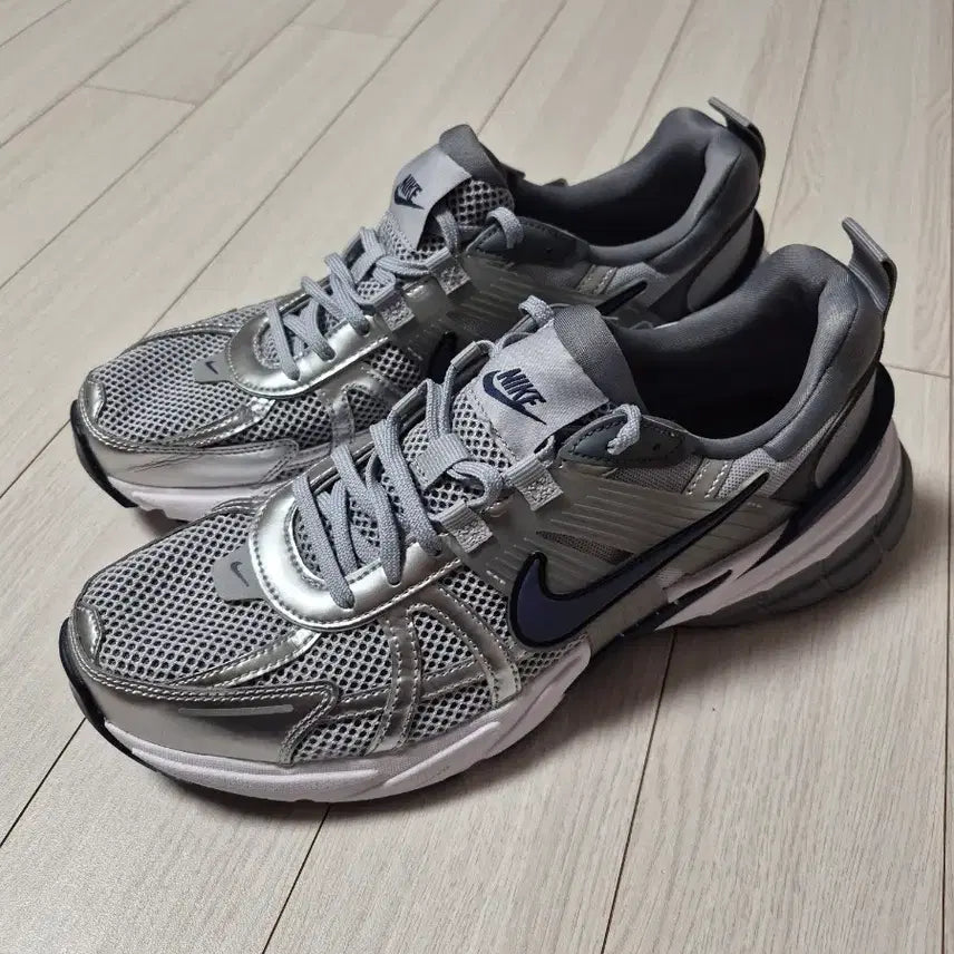 [BUNJANG] Nike V2K Run "Wolf Grey Midnight" Sneakers (Size 280) / 나이키 러닝화 V2K 런(V2K Run) 울프 그레이 미드나이트 HJ4497-002 운동화 사이즈280아웃솔 미세 사용감?(바닥 미세 생활 오염 정도)외에 새거 같이 깨끗해요