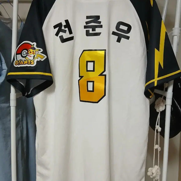 [BUNJANG] Lotte Giants Jeon Jun-woo Pikachu Collaboration Baseball Jersey Size 105 / 롯데자이언츠 피카츄 유니폼 전준우 (새상품 105)