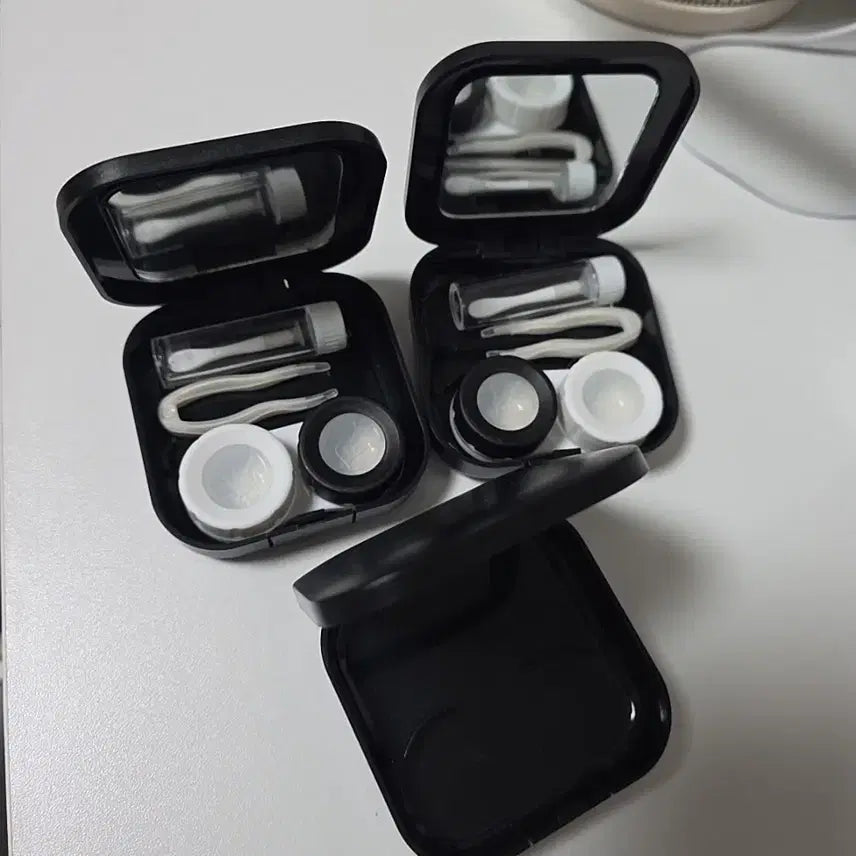 [BUNJANG] Black Contact Lens Case Set with Mirror, 2 Complete Sets + 1 Empty Case / 블랙 렌즈 케이스 세트(완제품2개+빈케이스1개)
