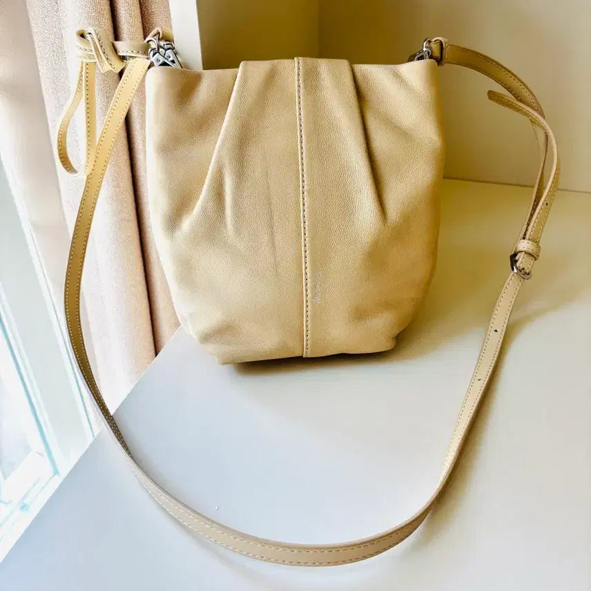 [BUNJANG] Oryany Lambskin Leather Crossbody Bag Cream / 오야니(Oryany) 양가죽 크로스백 크림