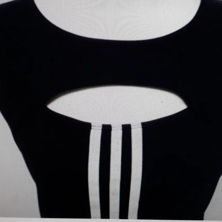 [BUNJANG] Adidas Cut-Off Sleeveless T-Shirt / 아디다스 컷오프 여성 민소매티셔츠입니다