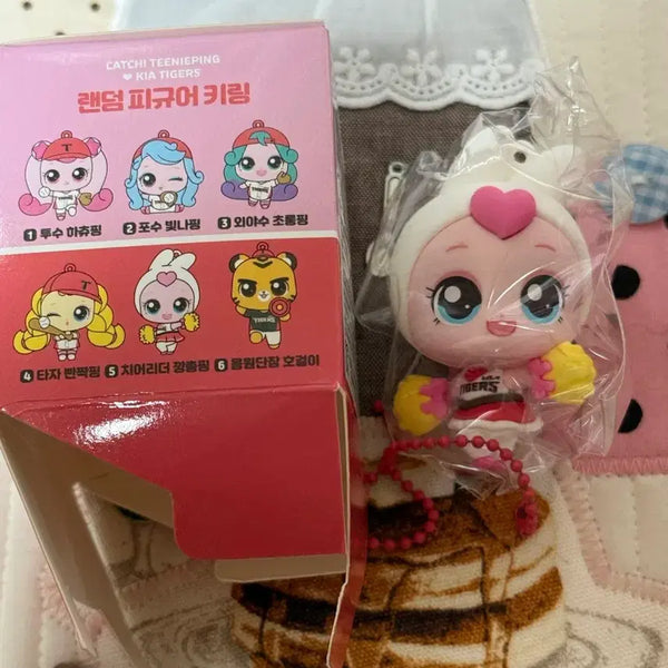 [BUNJANG] Kia Tigers x Tinyping Cheerleader Kkangchongping Random Figure Keychain / 기아타이거즈 콜라보 티니핑 랜덤 피규어 키링 치어리더 깡총핑