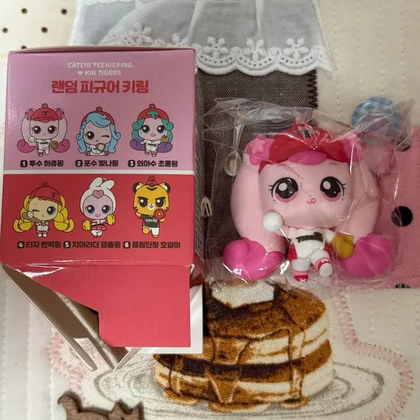 [BUNJANG] Kia Tigers Collaboration Tinyping Random Figure Keychain - Pitcher Ha-Chu-Ping / 기아타이거즈 콜라보 티니핑 랜덤 피규어 키링 투수 하츄핑