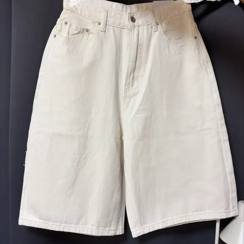 [BUNJANG] White Bermuda Shorts - Size M / 화이트 버뮤다팬츠 새상품 M