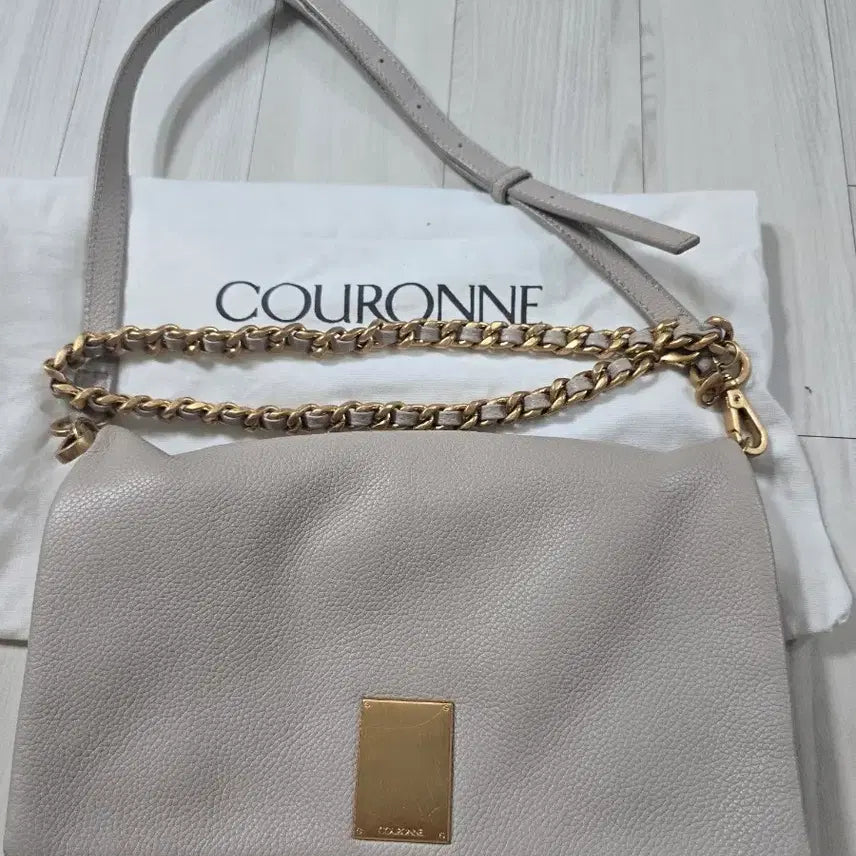 [BUNJANG] Couronne Leather Crossbody Bag / 쿠론 크로스백