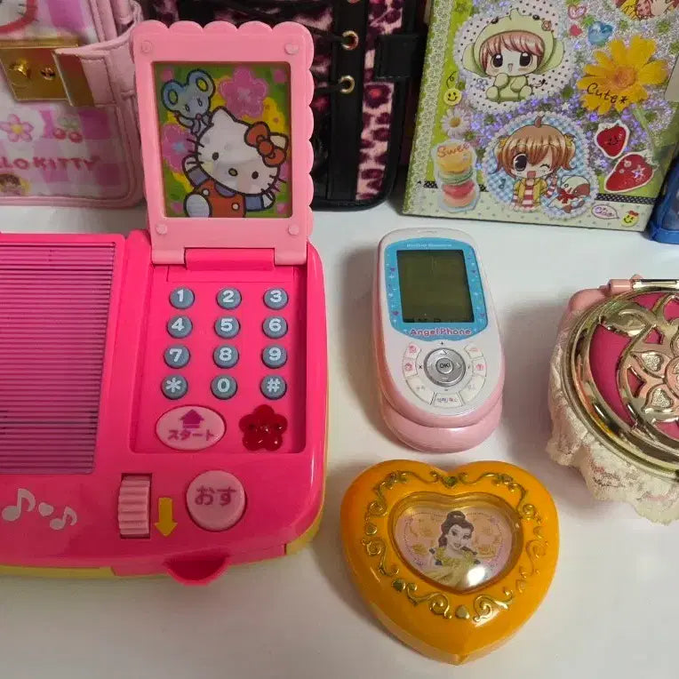 [BUNJANG] Lot of Vintage Sanrio Kitty Angel Phone, Compacts, and Other Junk Toys / [일괄로만판매] 고전완구 키티 엔젤폰 신쌍공 컴팩트 등 정크품