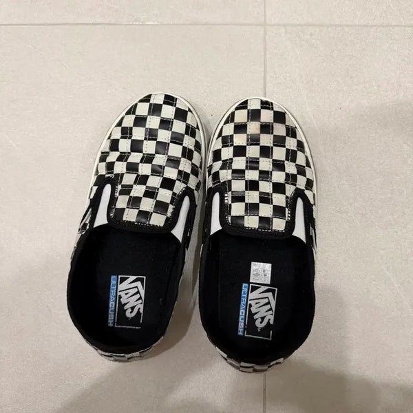 [BUNJANG] Vans Slip-On Shoes (US 7) / 반스 슬립온 240