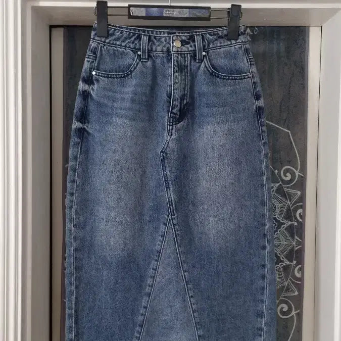 [BUNJANG] GUESS Denim Skirt with Back Slit / GUESS]뒷트임 데님 스커트