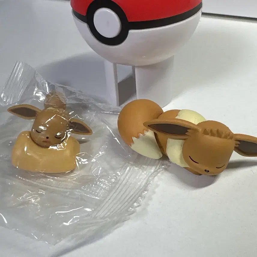 [BUNJANG] Pokemon Eevee Figure Bundle Set (Sleeping, Soda) / 일괄) 포켓몬스터 이브이 피규어 가챠 소다 잠꾸러기 잠 잠자는 자는