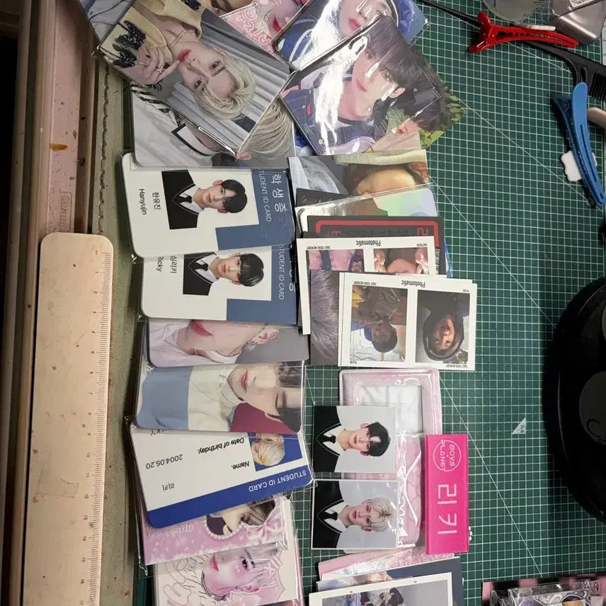 [BUNJANG] BOYS PLANET Ricky YuJin ID Photo Set with Holder / 보이즈플래닛 명찰, 리키유진 증명사진, 증명사진홀더,비공굿