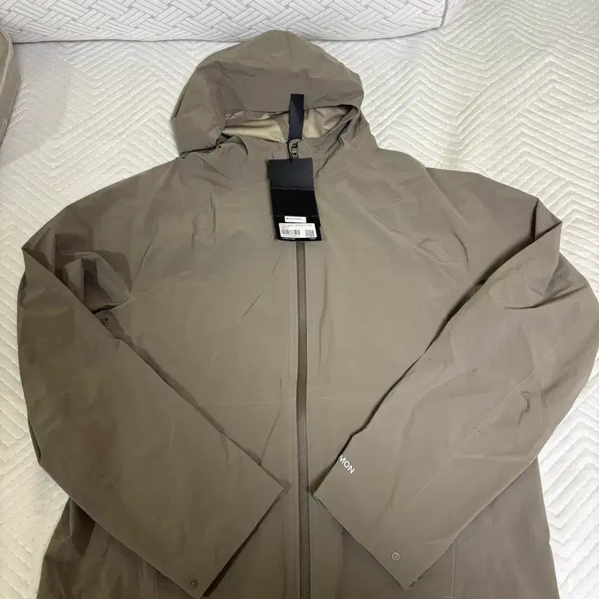 [BUNJANG] Lululemon Stretch Glide Waterproof Jacket Beige Size L / 룰루레몬 스트레치 글라이드 워터프루프 재킷 L