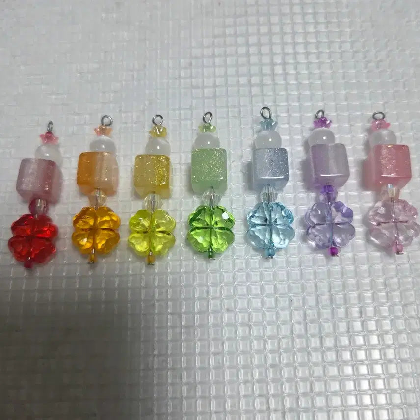 [BUNJANG] Clover Bead Keychain (Color Customizable) / 클로버 키링 (색 지정 가능) (5+1 이벤트)