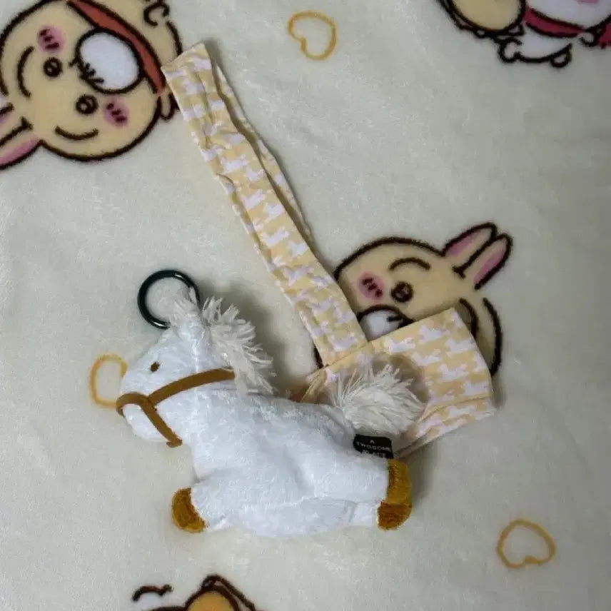 [BUNJANG] A TWOSOME PLACE x KBP x Kitty Bunny Pony "Kitty Bunny Pony Cup Holder Keychain" White / 투썸 KBP 키티버니포니 컵홀더 키링 화이트