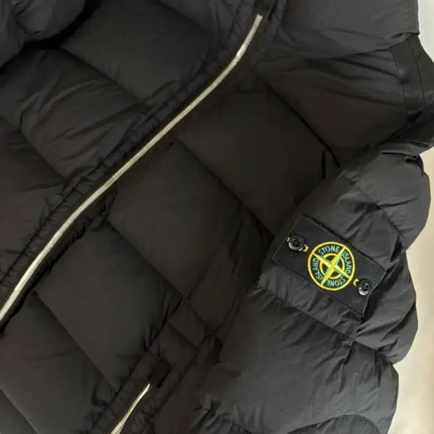 [BUNJANG] Stone Island Seamless Padded Jacket Black FW23 / 스톤아일랜드 심리스 패딩 블랙 23fw