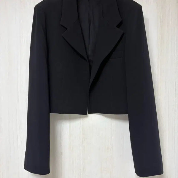 [BUNJANG] Frontrow Black Cropped Jacket / 프론트로우 블랙 크롭 자켓