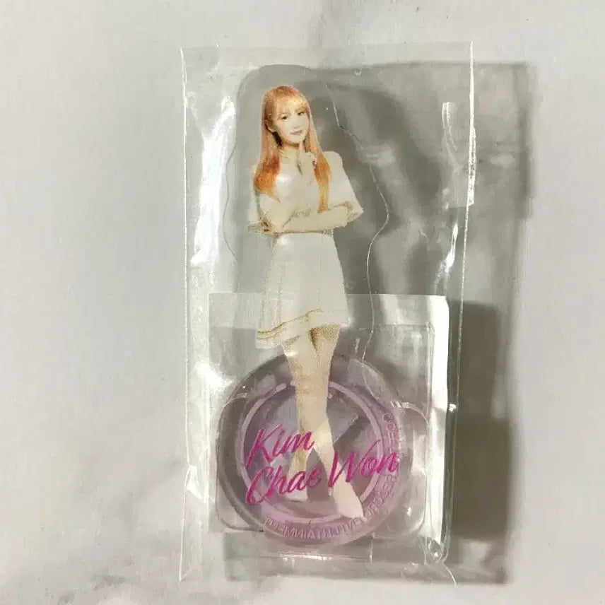 [BUNJANG] IZ*ONE Kim Chaewon Japanese Concert Acrylic Stand / #희귀)아이즈원 김채원 일본콘서트 아크릴스탠드 채원 랜덤 가챠 르세라핌